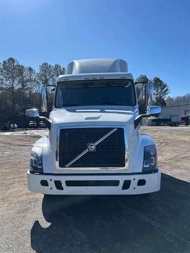 Image of Volvo VNL64T630 equipment image 1