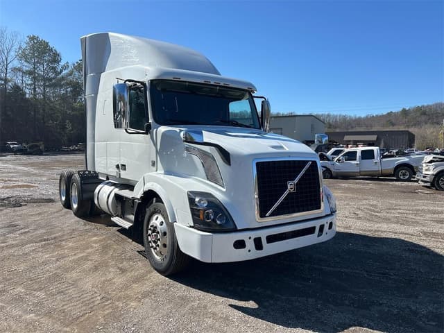 Image of Volvo VNL64T630 equipment image 2