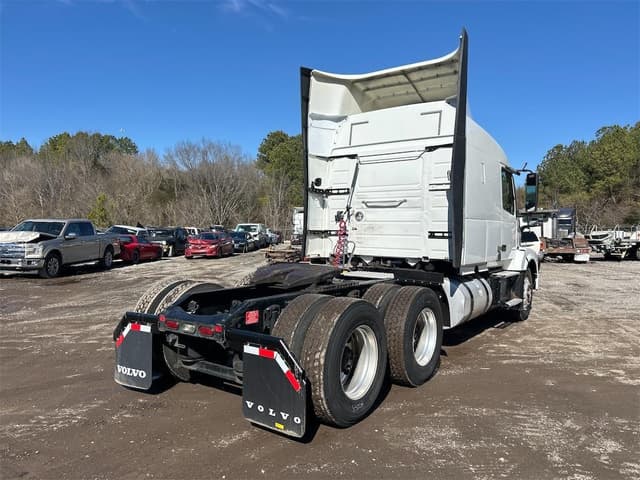 Image of Volvo VNL64T630 equipment image 4