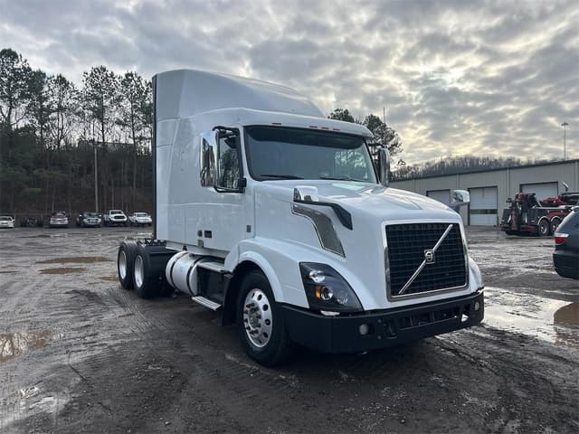 Image of Volvo VNL64T630 equipment image 2