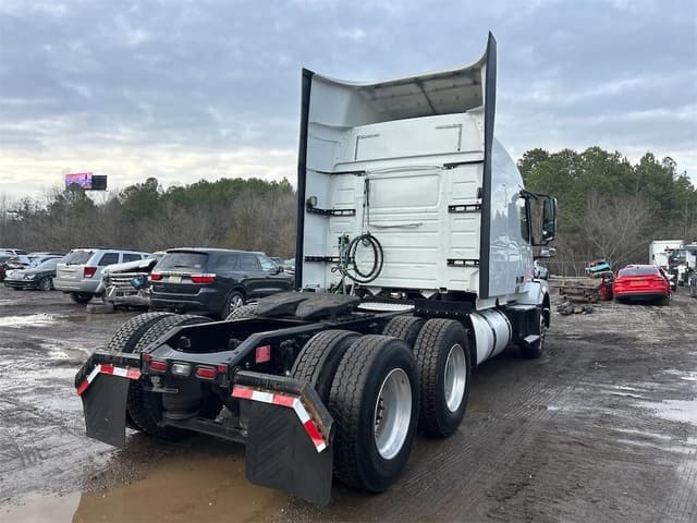 Image of Volvo VNL64T630 equipment image 4