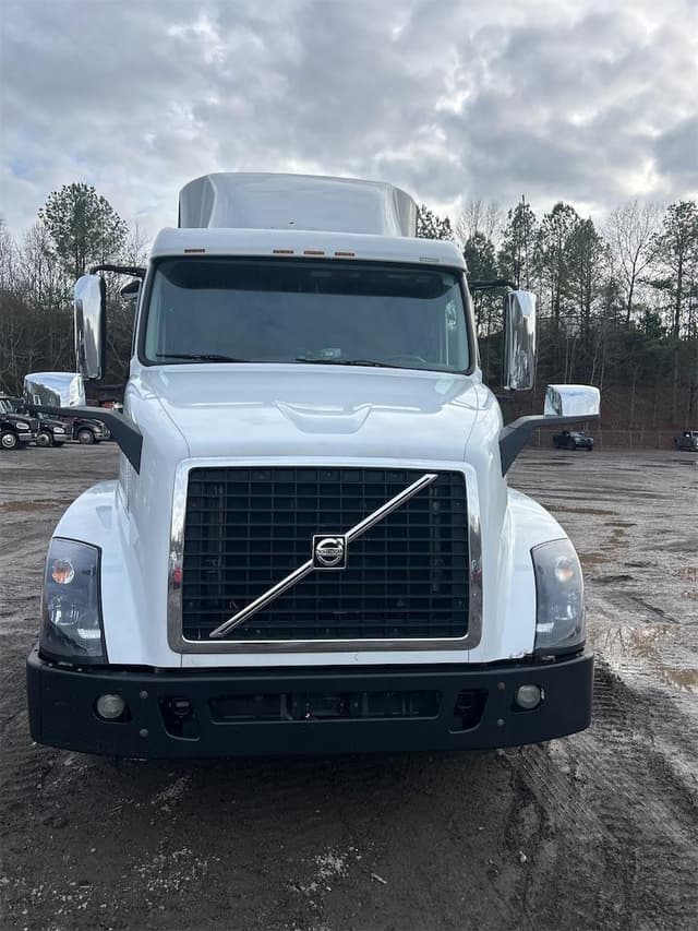 Image of Volvo VNL64T630 equipment image 1
