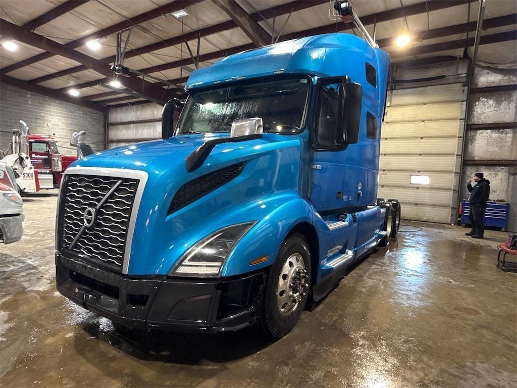 2018 Volvo VNL64T760 Equipment Image0