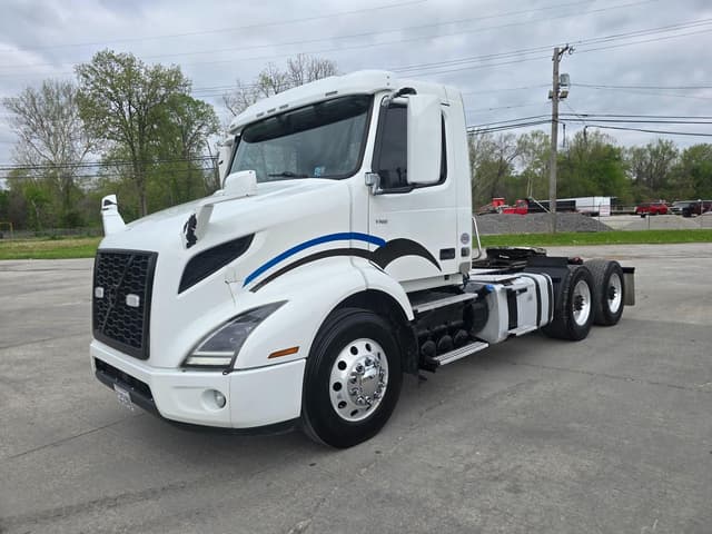 Image of Volvo VNR64T equipment image 1