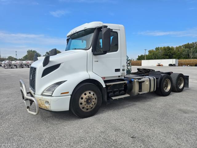 Image of Volvo VNR64T equipment image 2