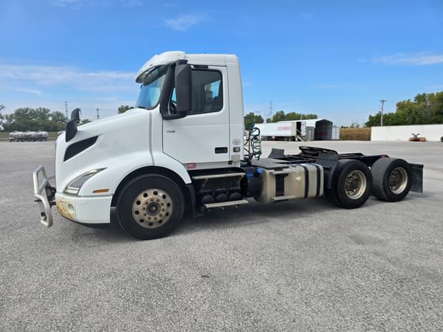 Image of Volvo VNR64T equipment image 3