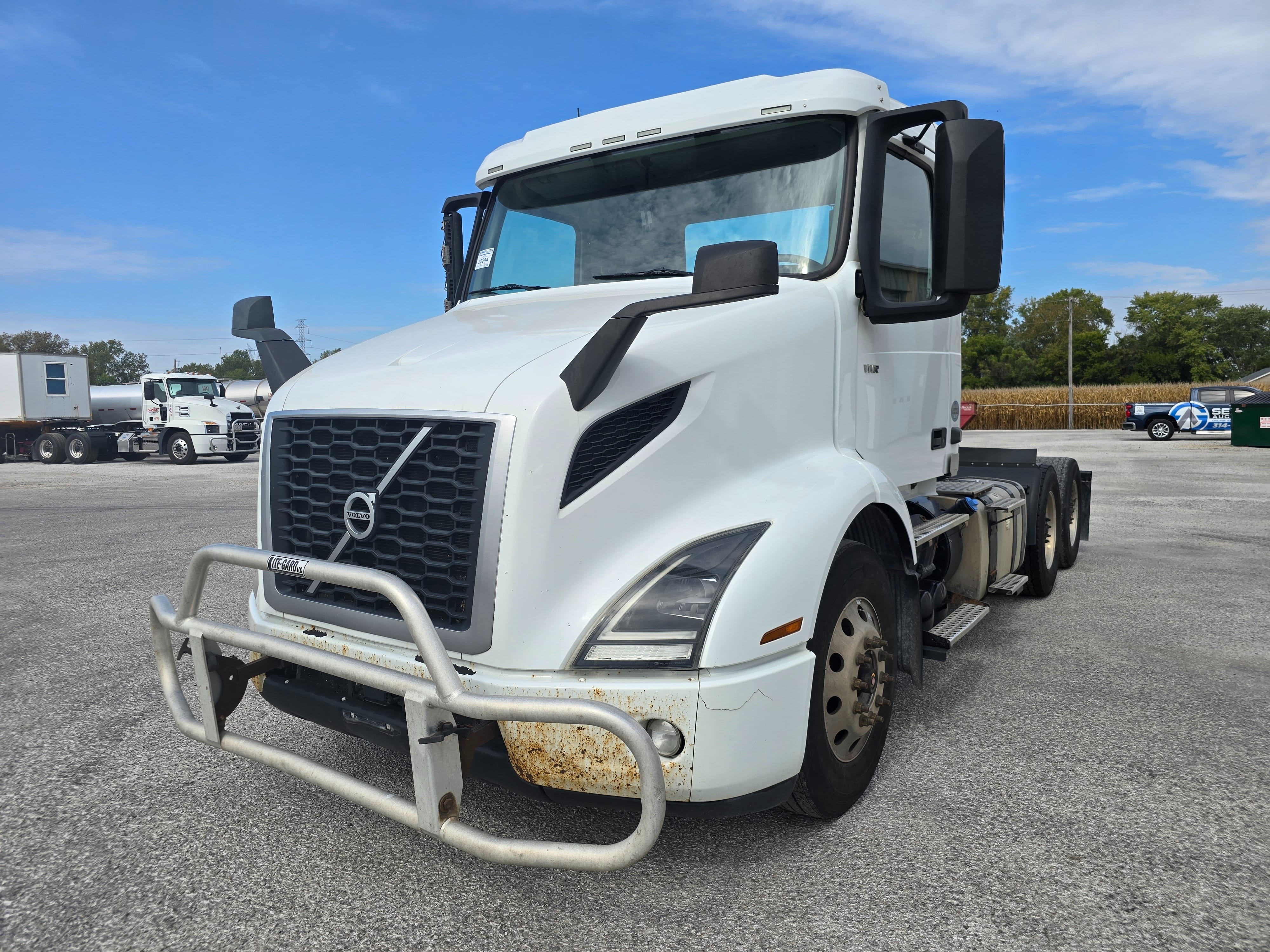 2018 Volvo VNR64T Equipment Image0