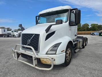 Main image Volvo VNR64T
