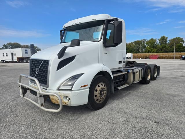 Image of Volvo VNR64T equipment image 1