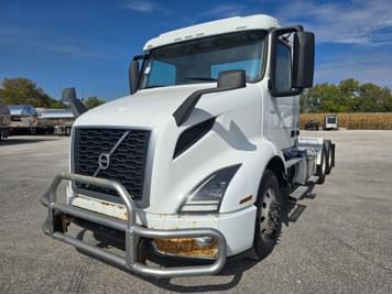Main image Volvo VNR64T