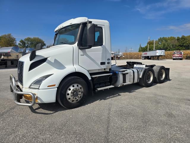 Image of Volvo VNR64T equipment image 3