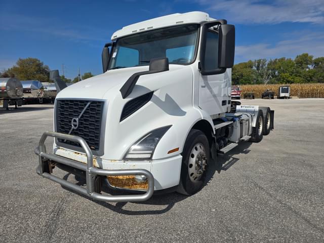 Image of Volvo VNR64T equipment image 1