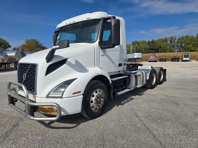 Image of Volvo VNR64T equipment image 2