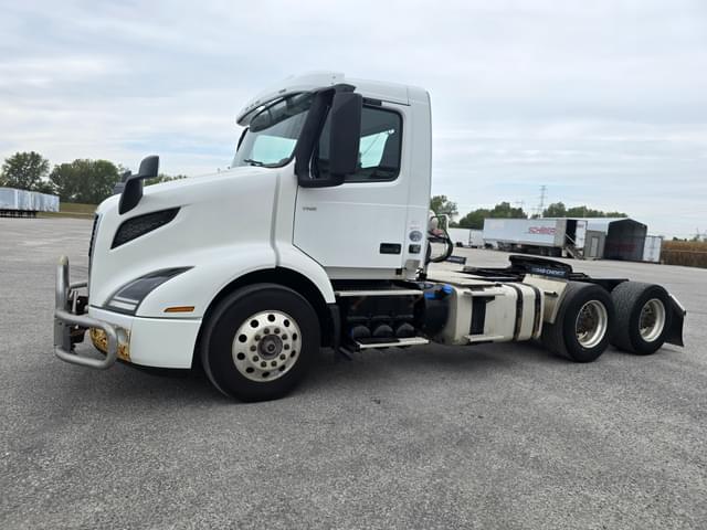 Image of Volvo VNR64T equipment image 2