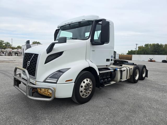 Image of Volvo VNR64T equipment image 1