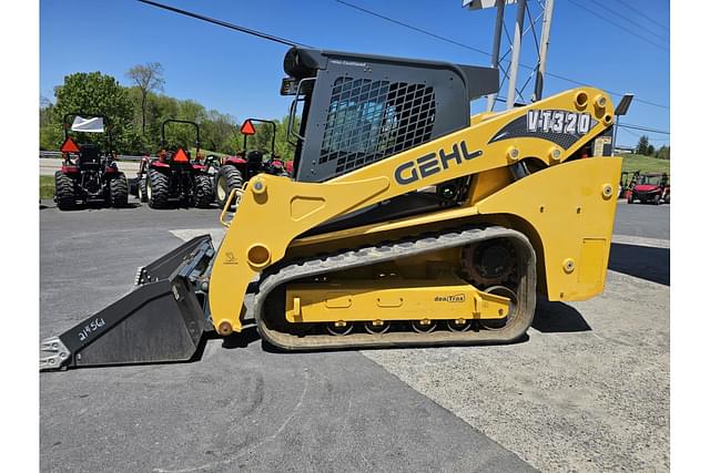 Image of Gehl VT320 equipment image 1