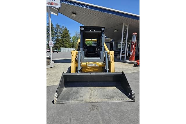 Image of Gehl VT320 equipment image 2