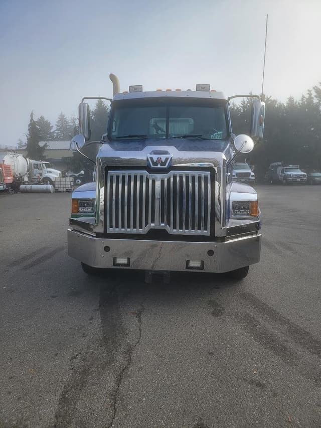 Image of Western Star 4700 equipment image 1