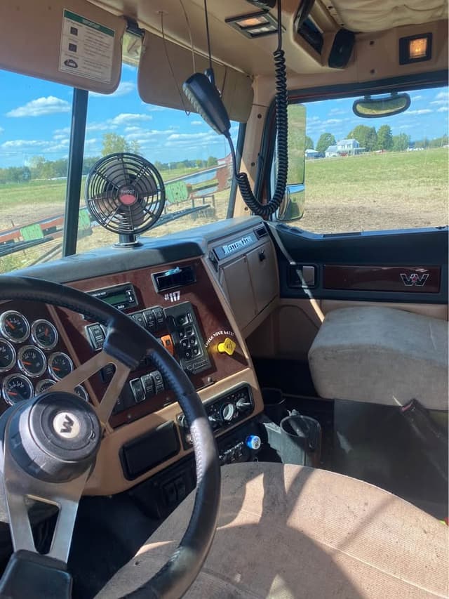 Image of Western Star 4700 equipment image 4