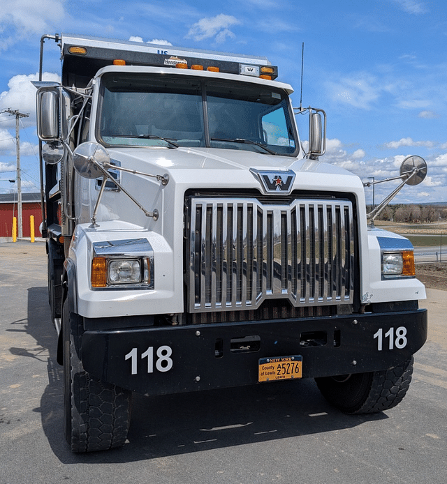 Image of Western Star 4700 equipment image 2