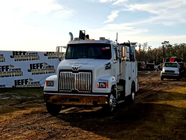 Image of Western Star 4700 equipment image 1