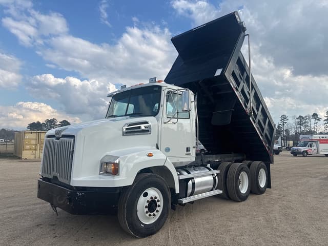 Image of Western Star 4700SB equipment image 4