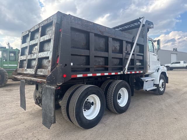 Image of Western Star 4700SB equipment image 2