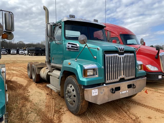 Image of Western Star 4700SF equipment image 3