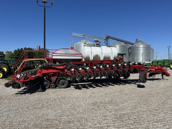 2018 White Undetermined Equipment Image0