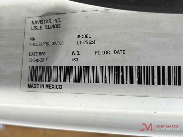 Image of International LT625 equipment image 4