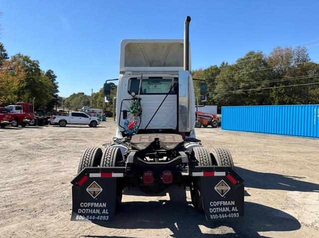 Image of International 8600 equipment image 3