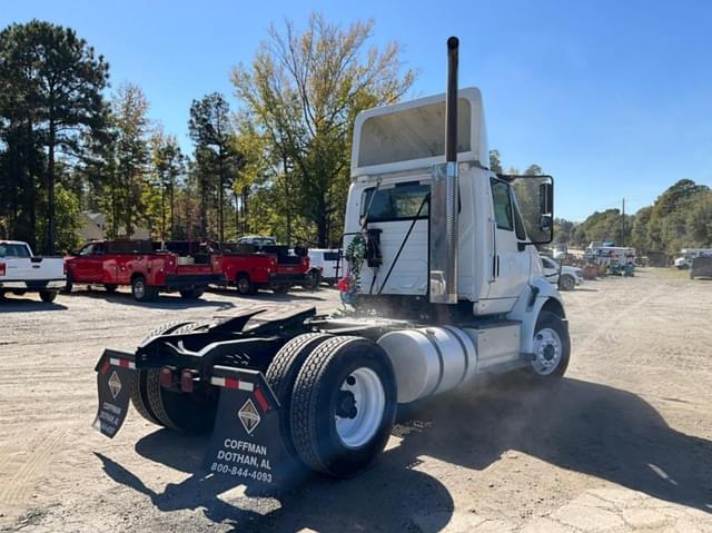 Image of International 8600 equipment image 4