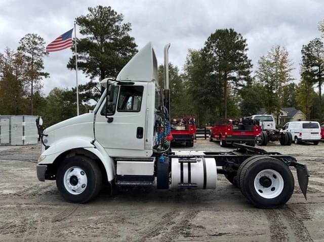 Image of International 8600 equipment image 2