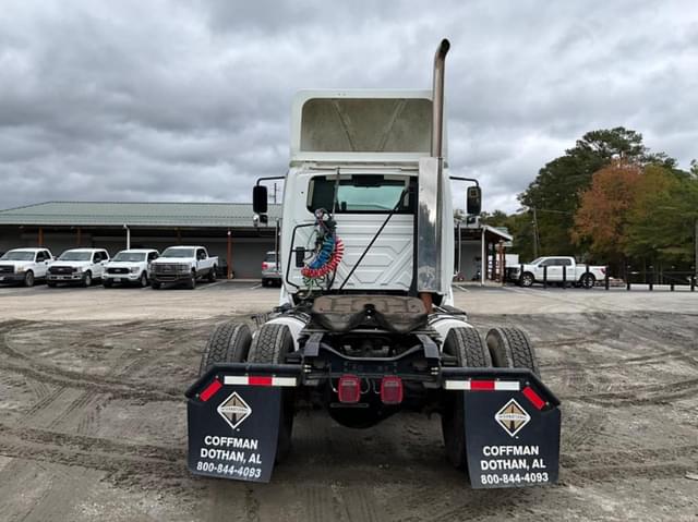 Image of International 8600 equipment image 3