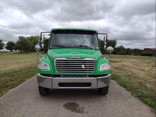 Image of Freightliner M2 106 equipment image 3