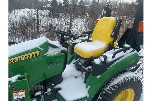 Image of John Deere 2025R equipment image 4