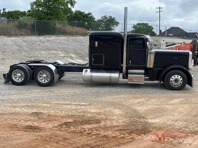 Image of Peterbilt 389 equipment image 1