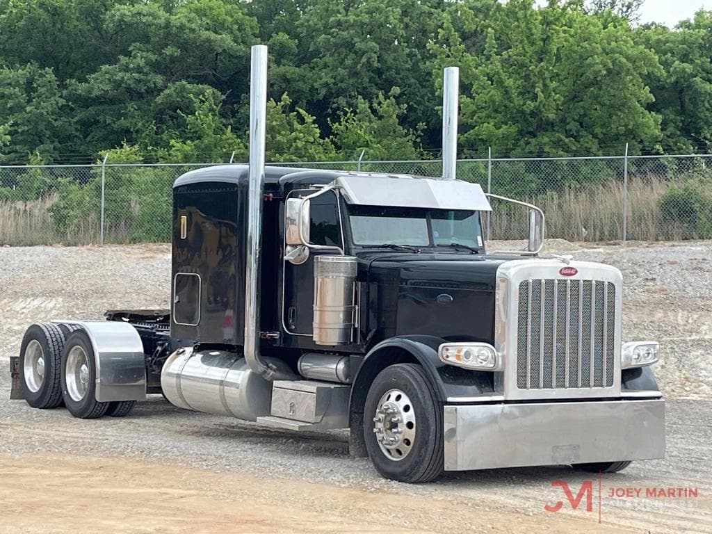 Image of Peterbilt 389 Primary image