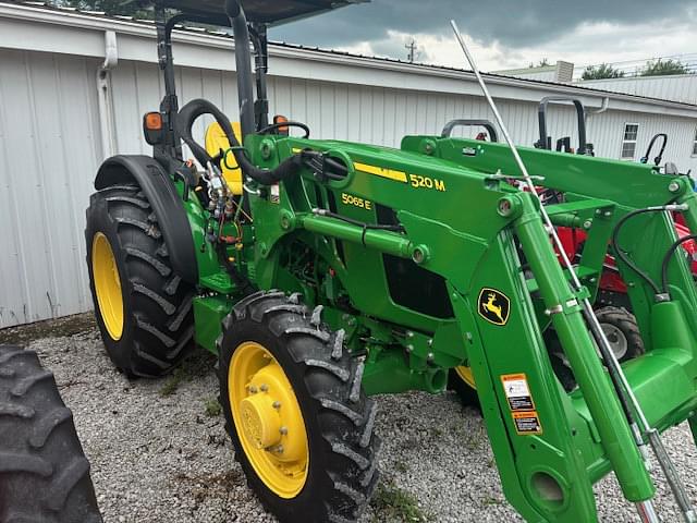 Image of John Deere 5065E equipment image 3