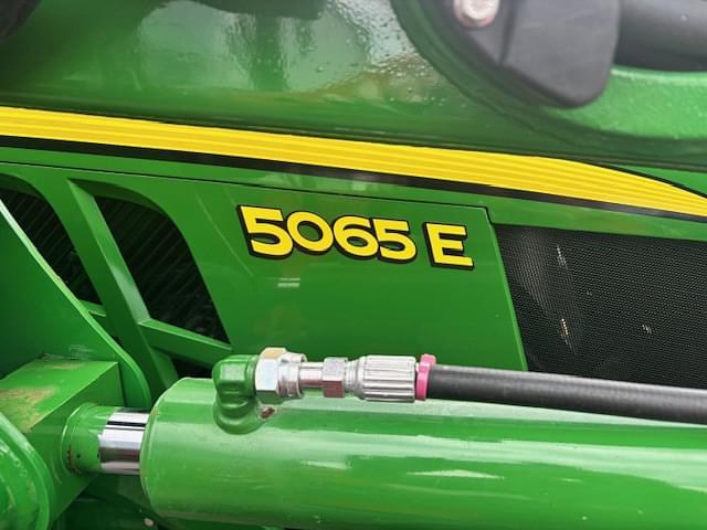 Image of John Deere 5065E equipment image 4