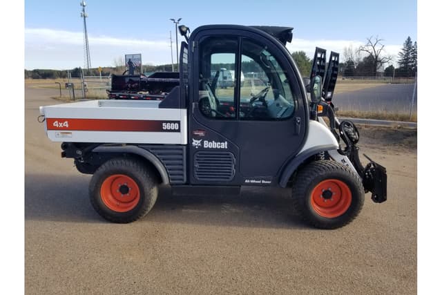 Image of Bobcat Toolcat 5600 equipment image 2