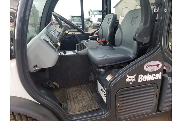 Image of Bobcat Toolcat 5600 equipment image 2