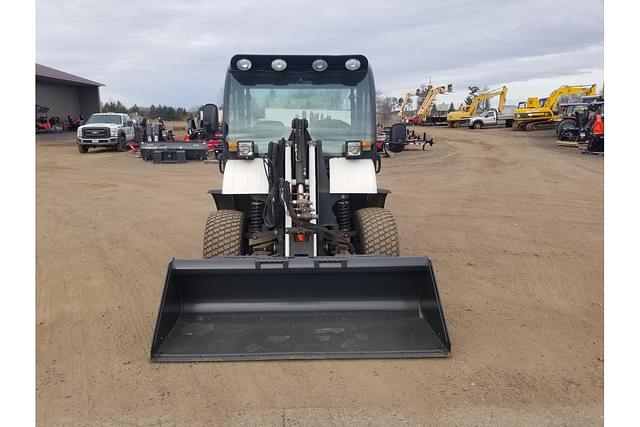 Image of Bobcat Toolcat 5600 equipment image 3