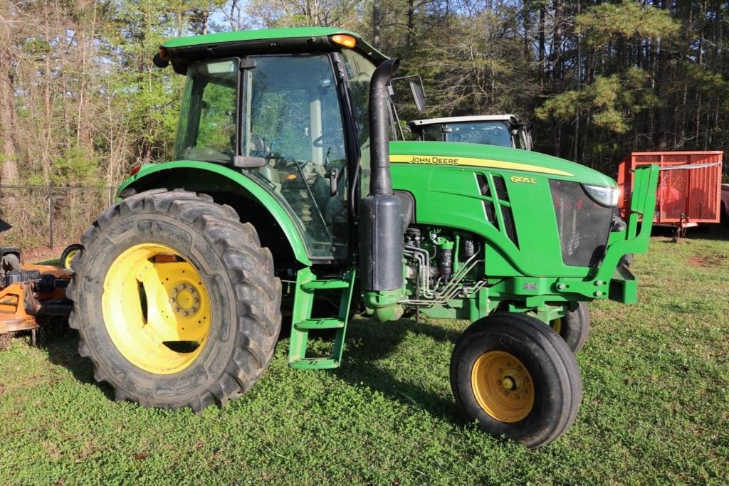 Main image John Deere 6105E