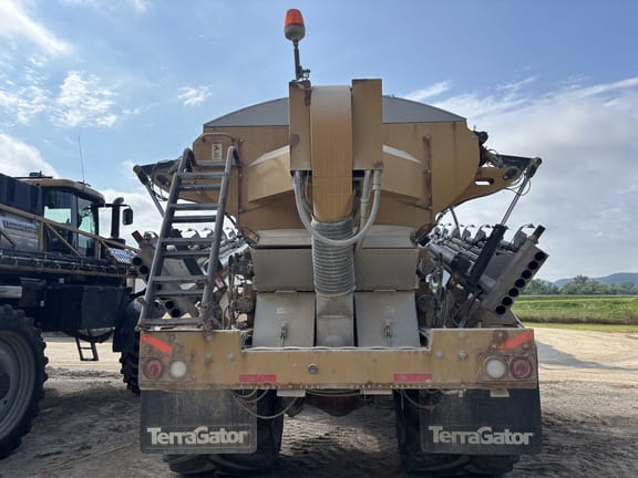 2019 Terra-Gator TG8400 Equipment Image0