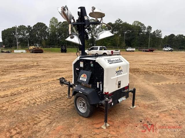 Image of Allmand  Night-Lite V-Series  equipment image 2