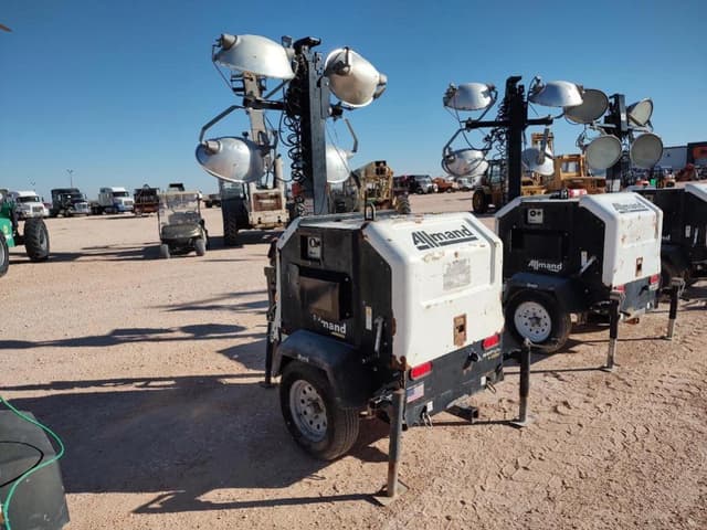 Image of Allmand Night-Lite V-Series equipment image 1