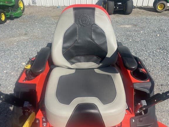 Image of Ariens Ikon XL52 equipment image 4