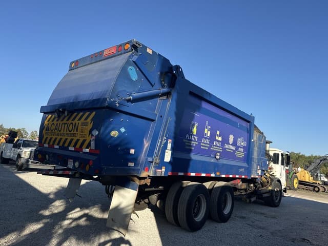 Image of Autocar Xpeditor equipment image 2