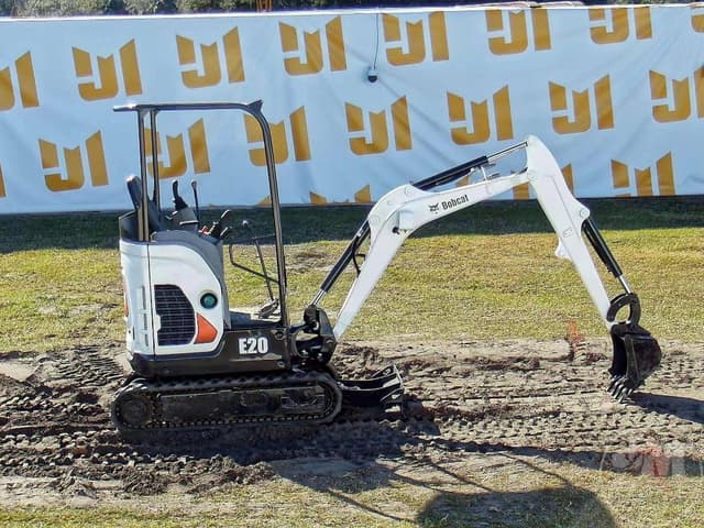 Image of Bobcat E20 equipment image 3